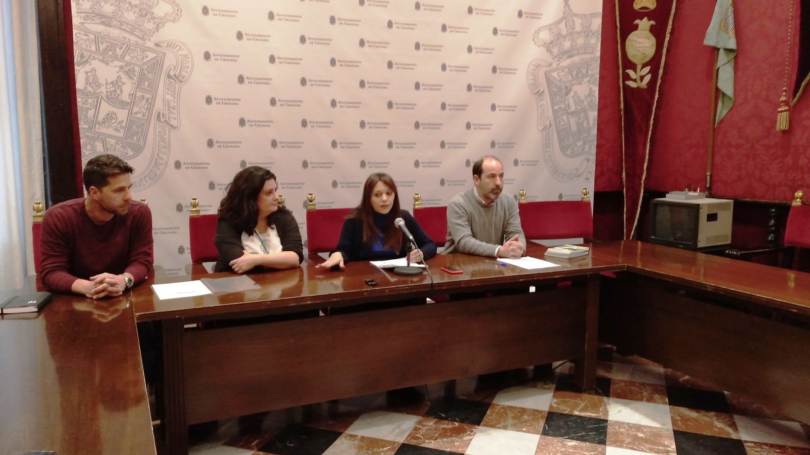 La presentación tuvo lugar en el Ayuntamiento de Granada.