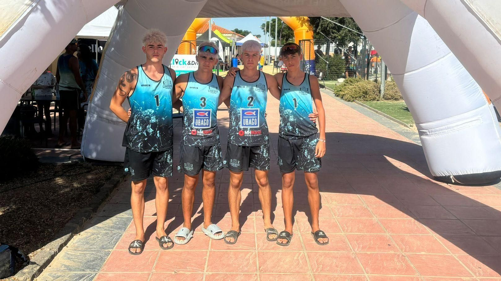 Los integrantes del  equipo cadete masculino de vóley-playa de La Línea, en Miguelturra
