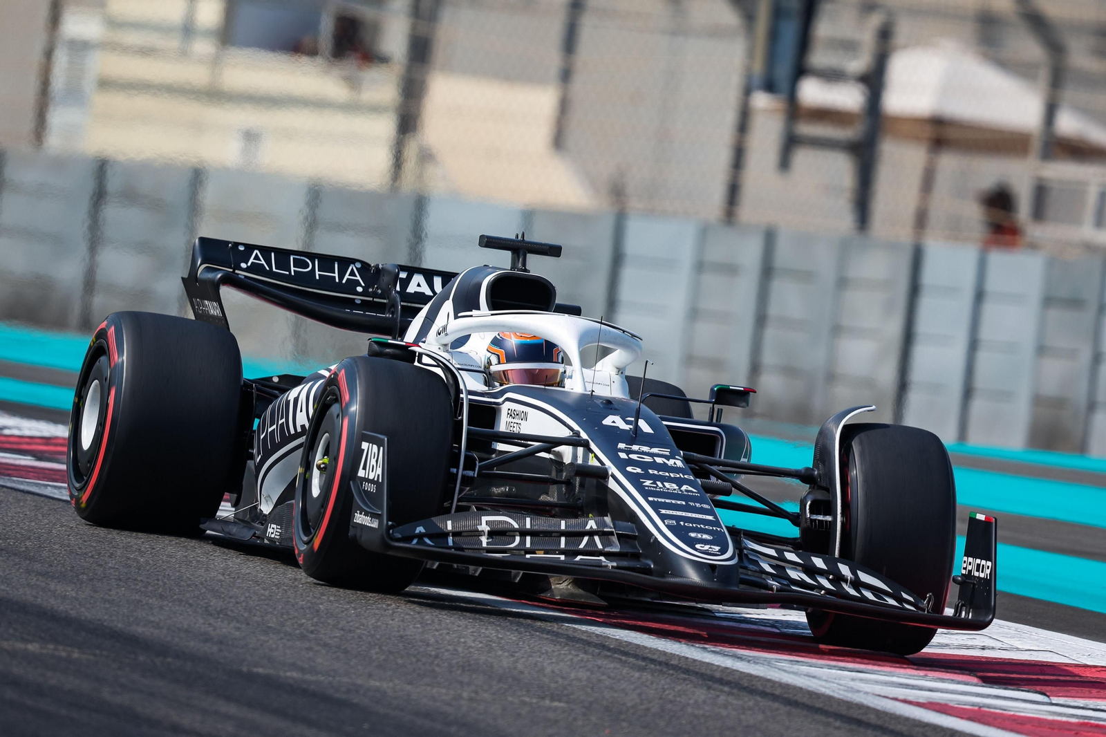 Las escuderías de  Fórmula uno se prueban tras el fin de temporada