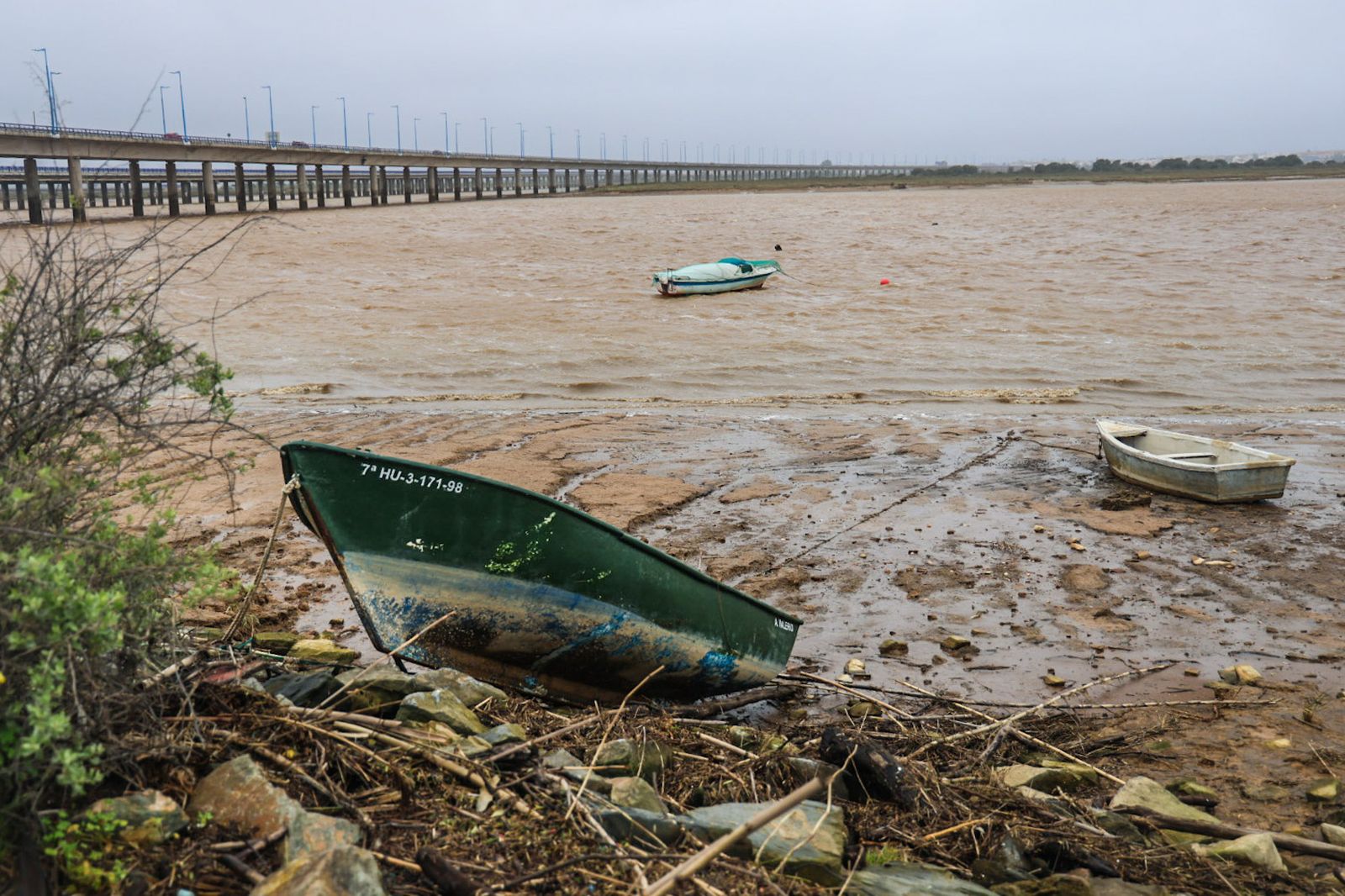 Fotografías de la subida del río Odiel a su paso por Huelva