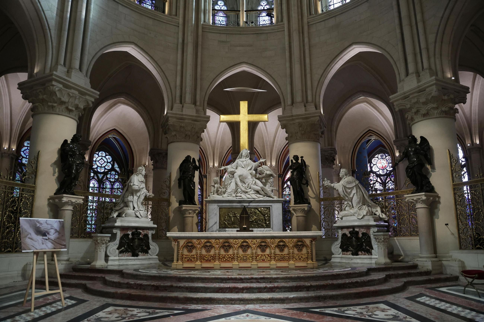 Así es el nuevo interior de Notre Dame tras la restauración Así es el nuevo interior de Notre Dame tras la restauración