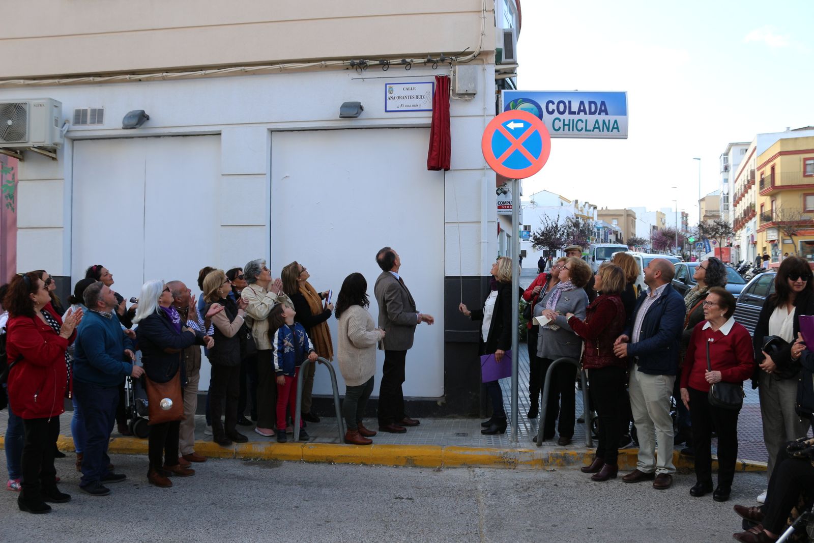 Descubrimiento del rótulo de la calle, en la carretera de Fuente Amarga.