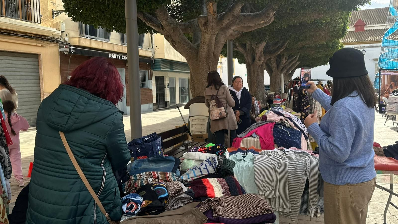 Huércal de Almería da una segunda vida a la ropa y tecnología: así se ha vivido Huercallapop