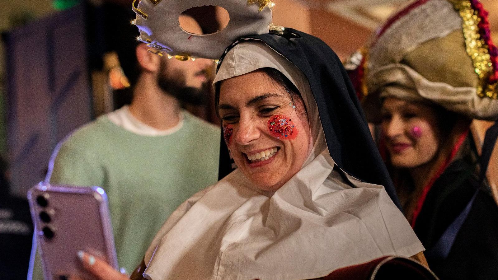 Búscate entre las mejores imágenes de la final del COAC 2025 del Carnaval de Cádiz