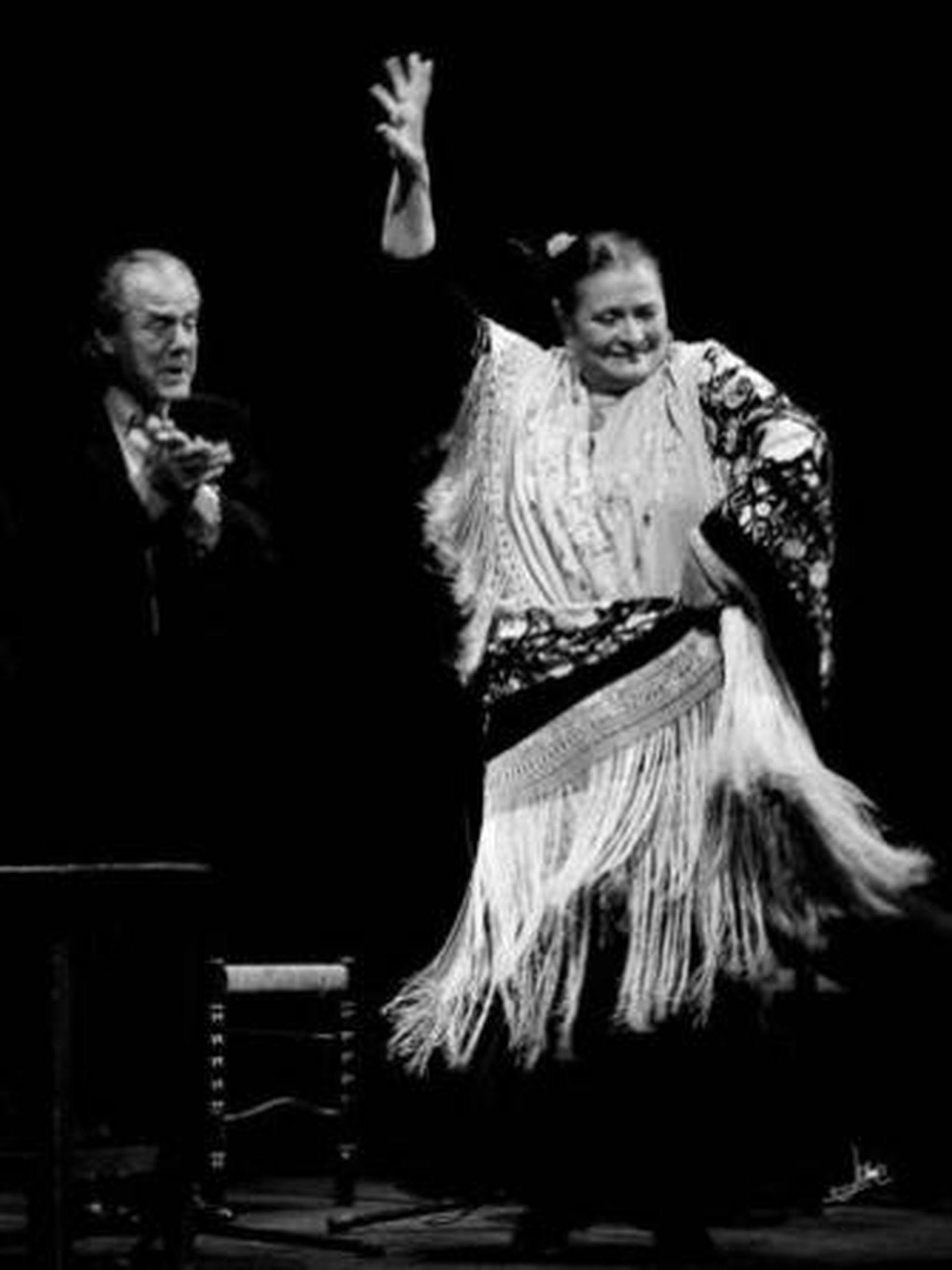 Chano Lobato canta a la que será la presentadora de su homenaje, Matilde Coral.