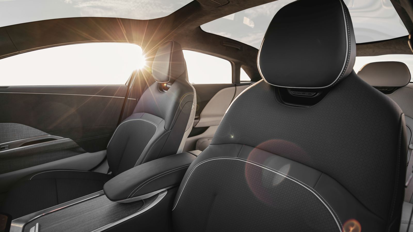 De serie tendrá cinco plazas, aunque podrá contar con cuatro como opción.