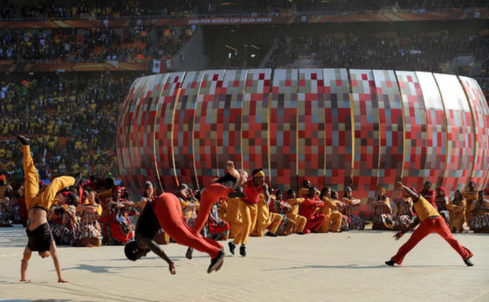 Una fiesta de música y color abre oficialmente el Mundial de Sudáfrica 2010.

Foto: Efe