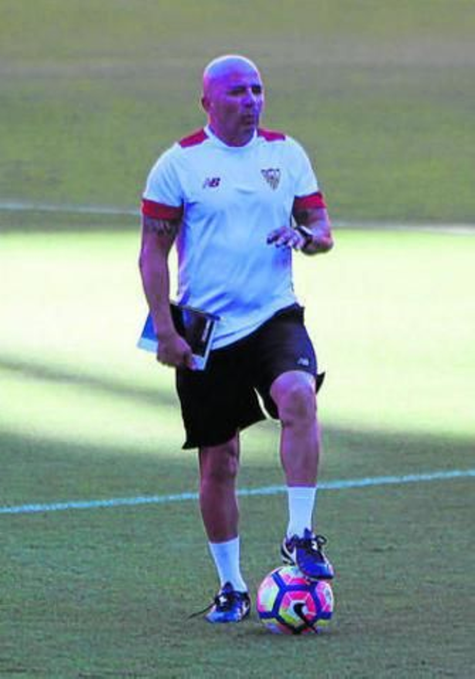 Sampaoli, durante la sesión vespertina en el estadio.