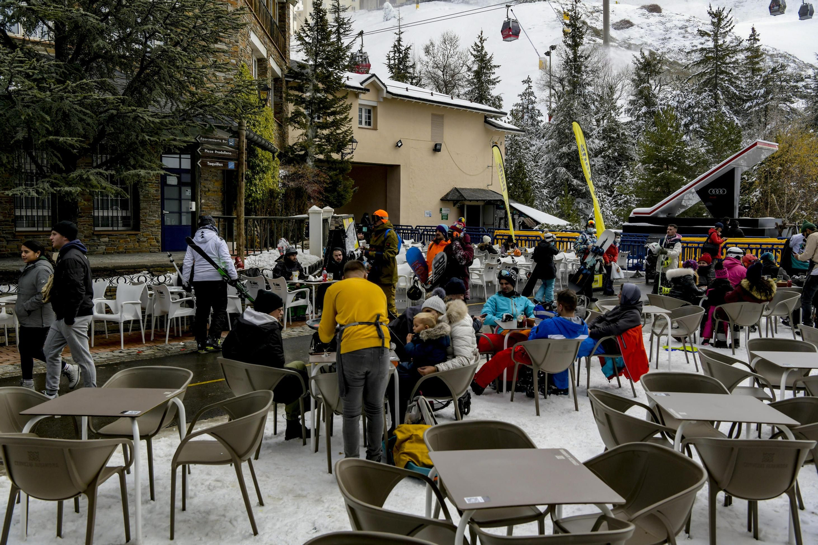 Fotos: así fue el primer día de la temporada de esquí en Sierra Nevada