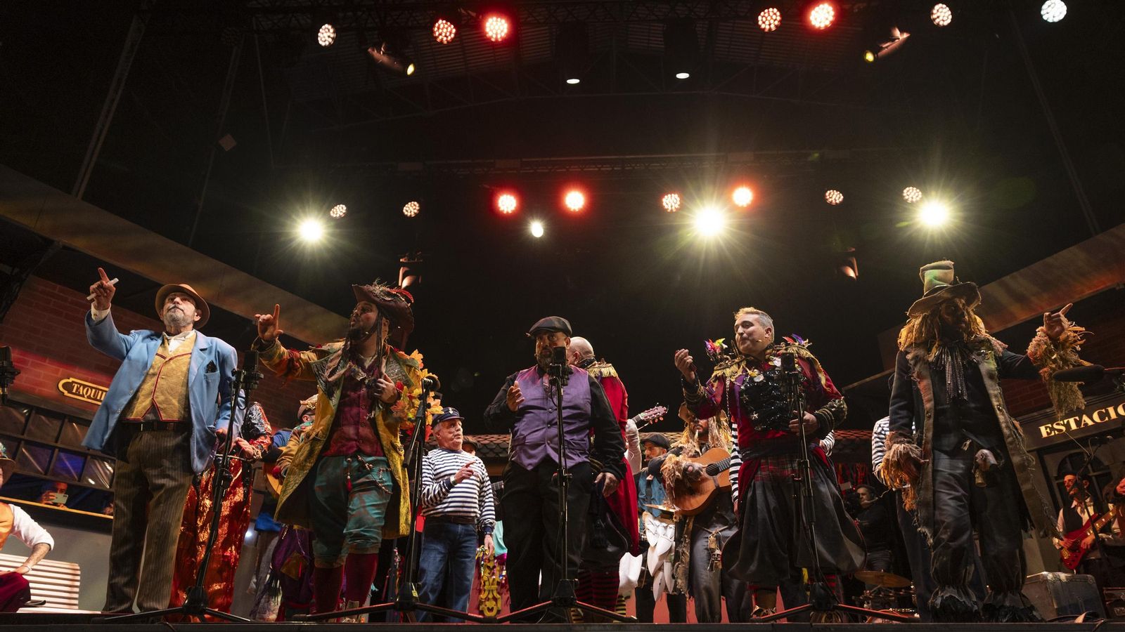 Las imágenes del pregón de Antoñito Molina en el carnaval de Cádiz 2025