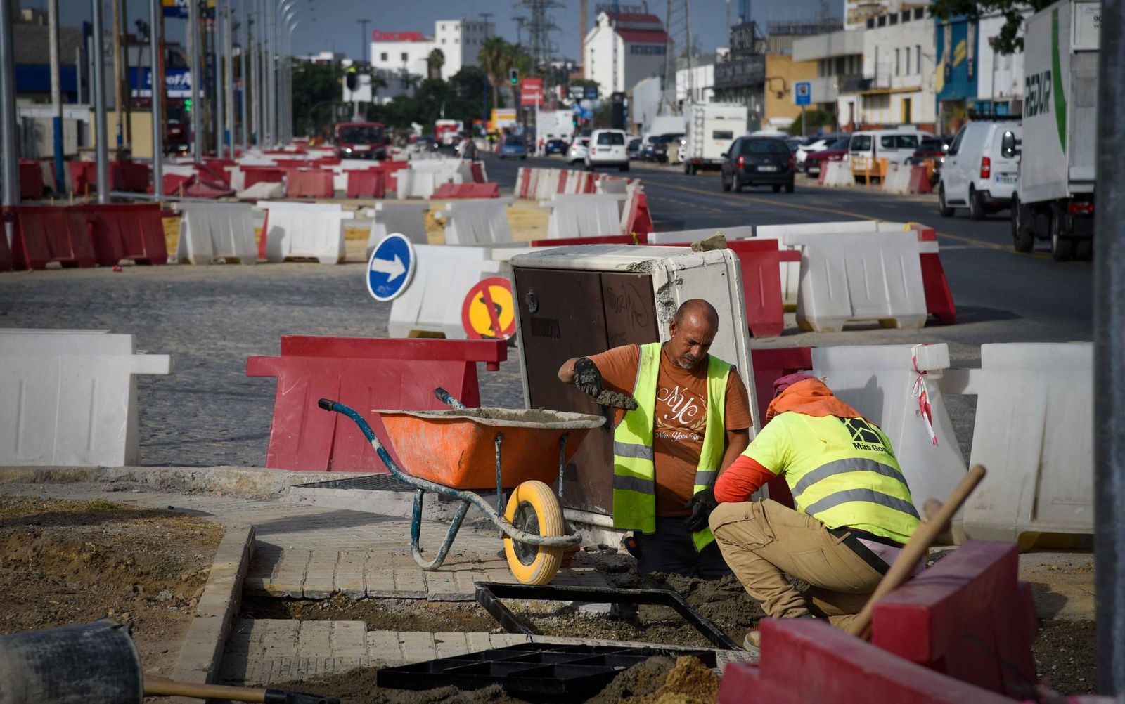Fotografías de las obras en Sevilla Este por el tranvibús