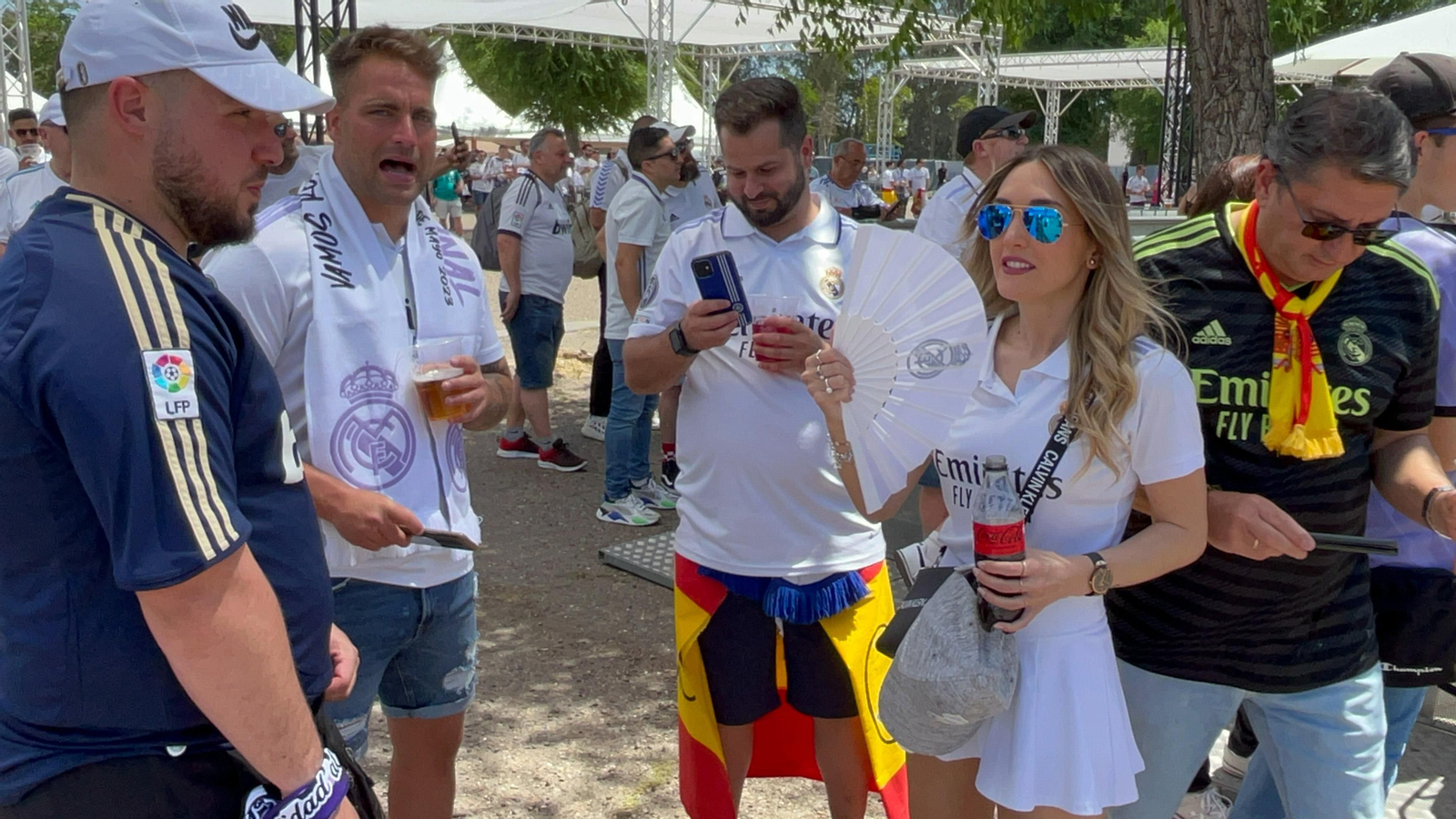 Búscate en la galería gráfica de las aficiones de Osasuna y Real Madrid en Sevilla