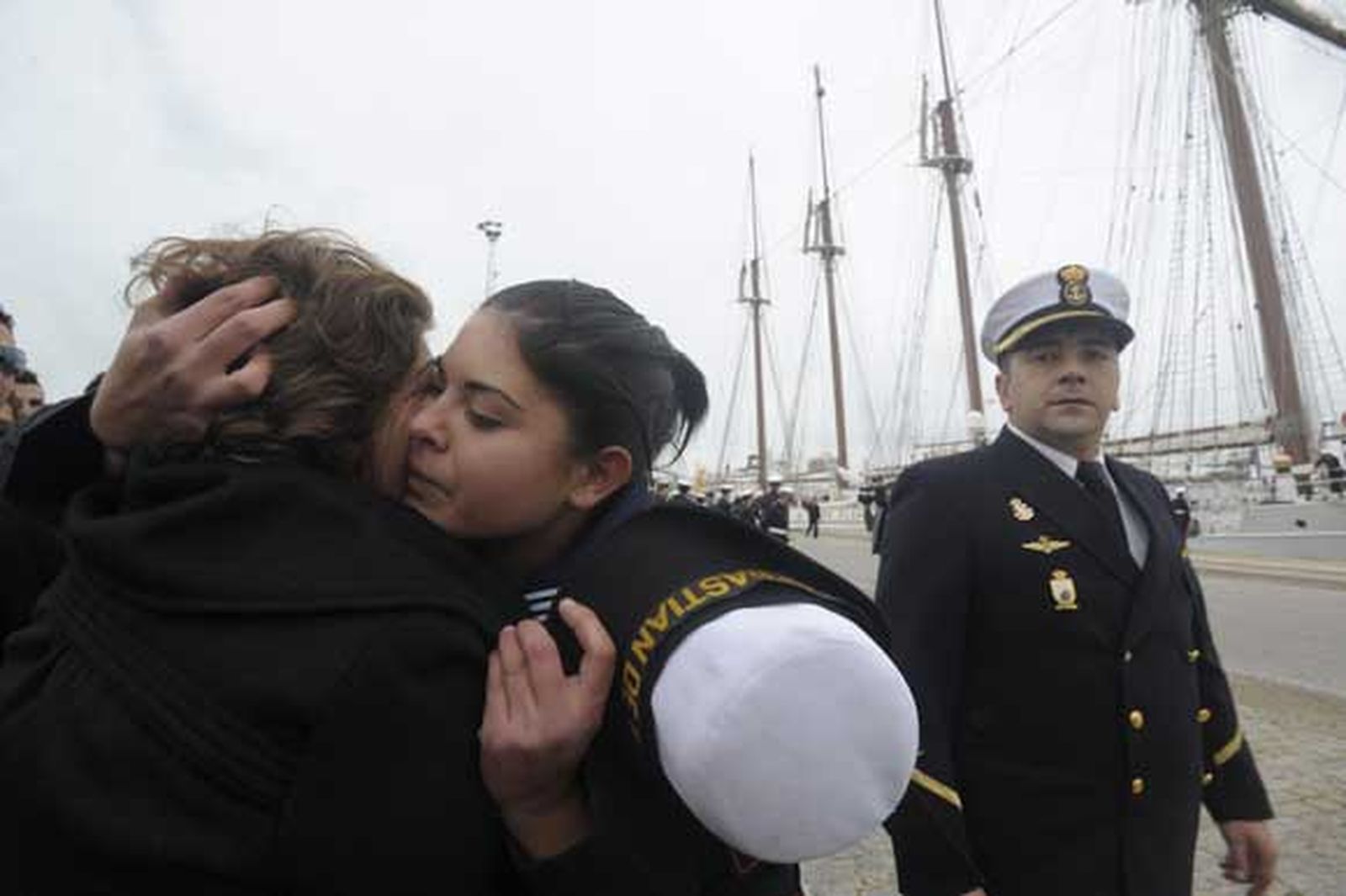 Autoridades civiles y militares dicen adiós al buque escuela que parte hacia Las Palmas en el inicio de su LXXXI crucero de instrucción

Foto: Joaquin Hernandez Kiki