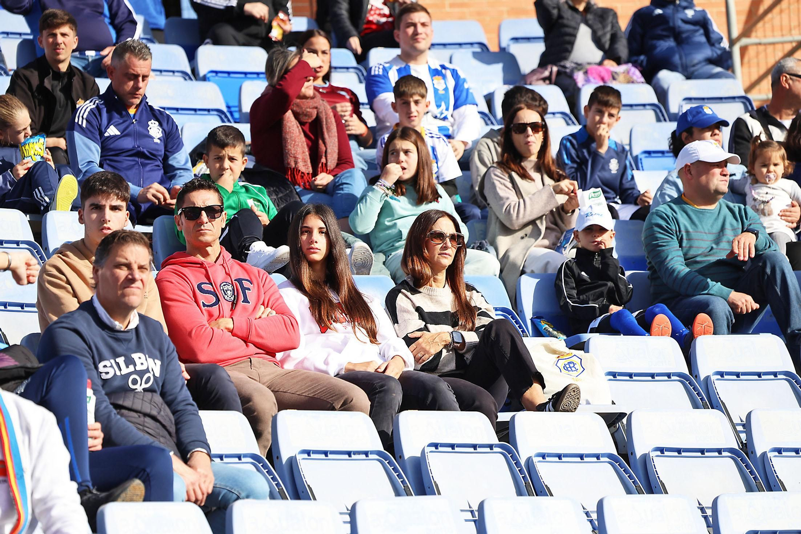 Búscate en las gradas en el Nuevo Colombino en el Recreativo de Huelva - Atlético Antoniano