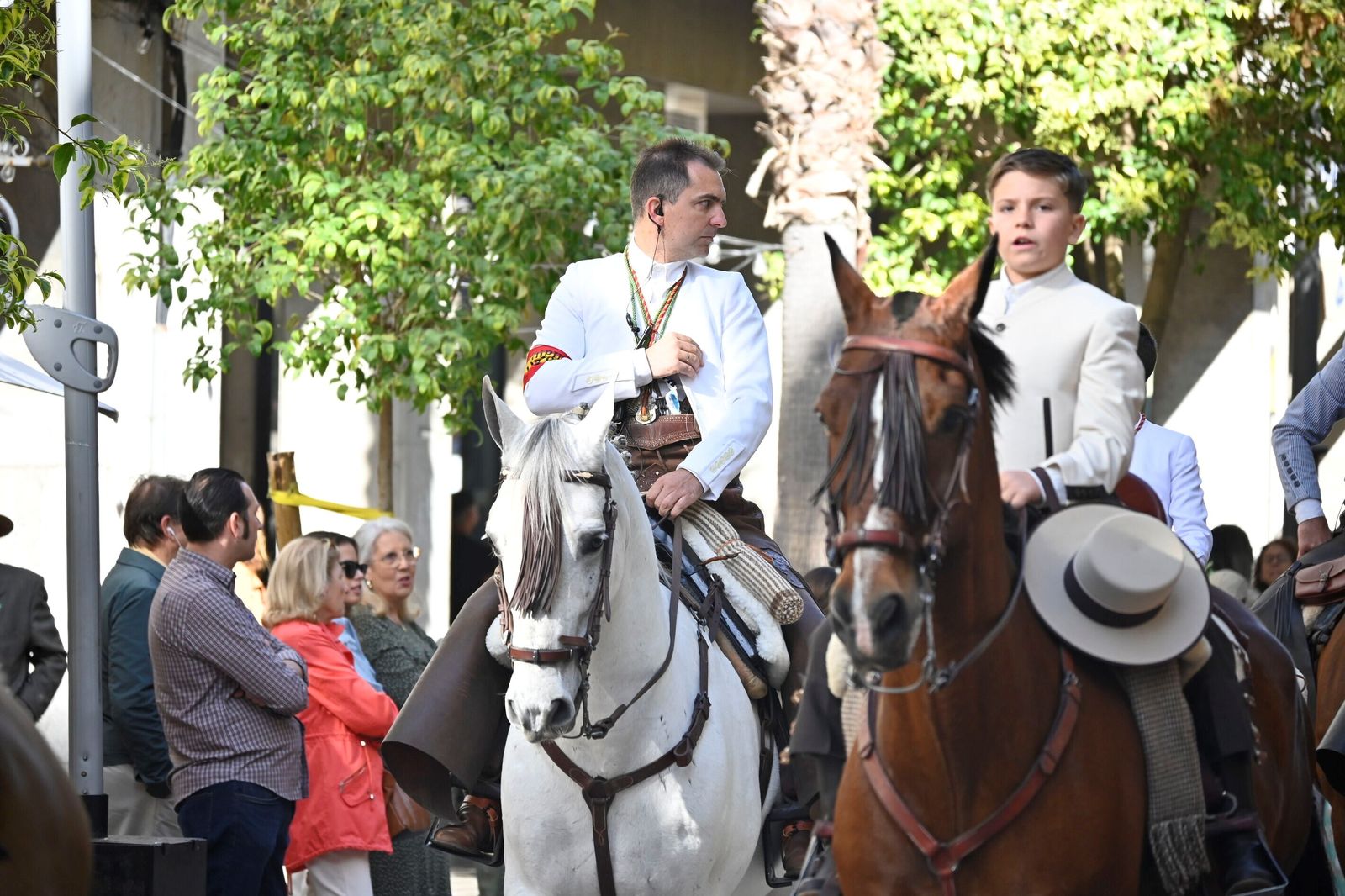 Imágenes de los peregrinos de la Hermandad de Emigrantes en su salida por las calles de Huelva