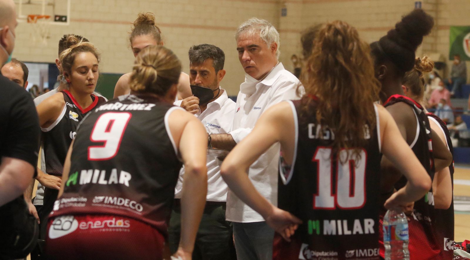 Miguel Ángel Luque, ya ex técnico del Córdoba Baloncesto Femenino, en un partido reciente.