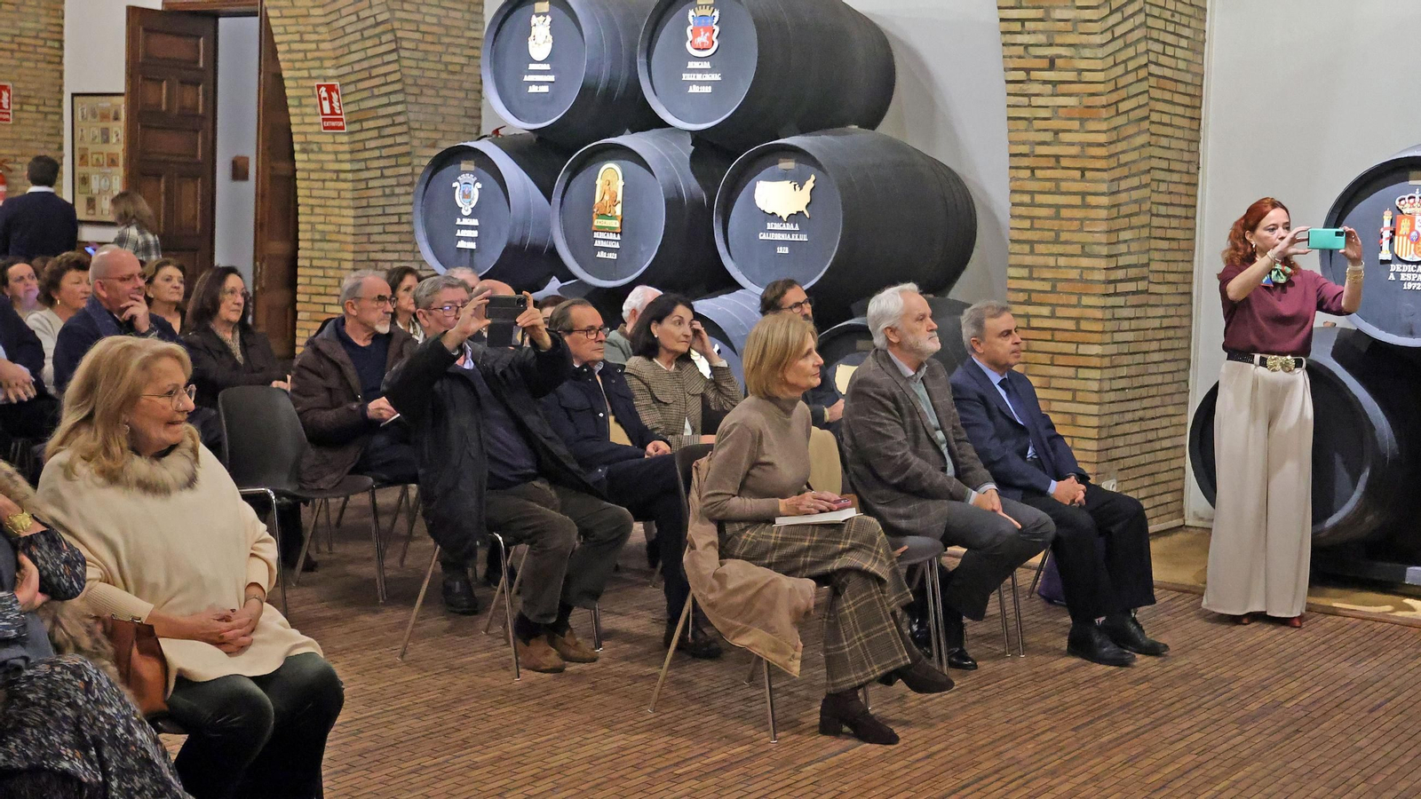 Las fotos de la presentación de 'Sorbos de sacristía', la obra póstuma de Juan Pedro Simó
