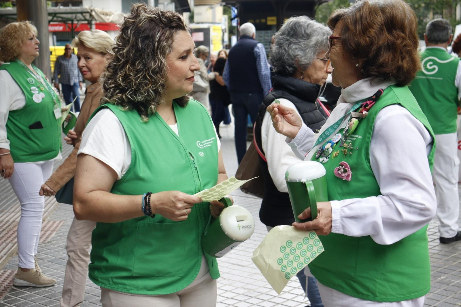 La cuestación de la Asociación Española contra el Cáncer (AECC), en imágenes