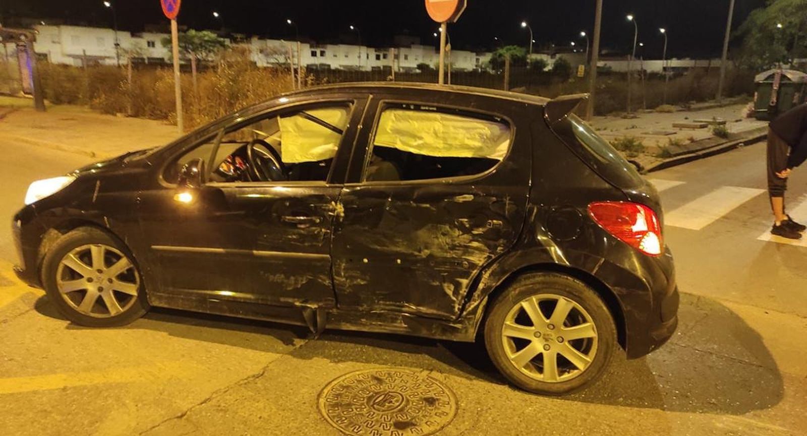 Coche implicado en el accidente de tráfico en la avenida de la Diputación de El Puerto.