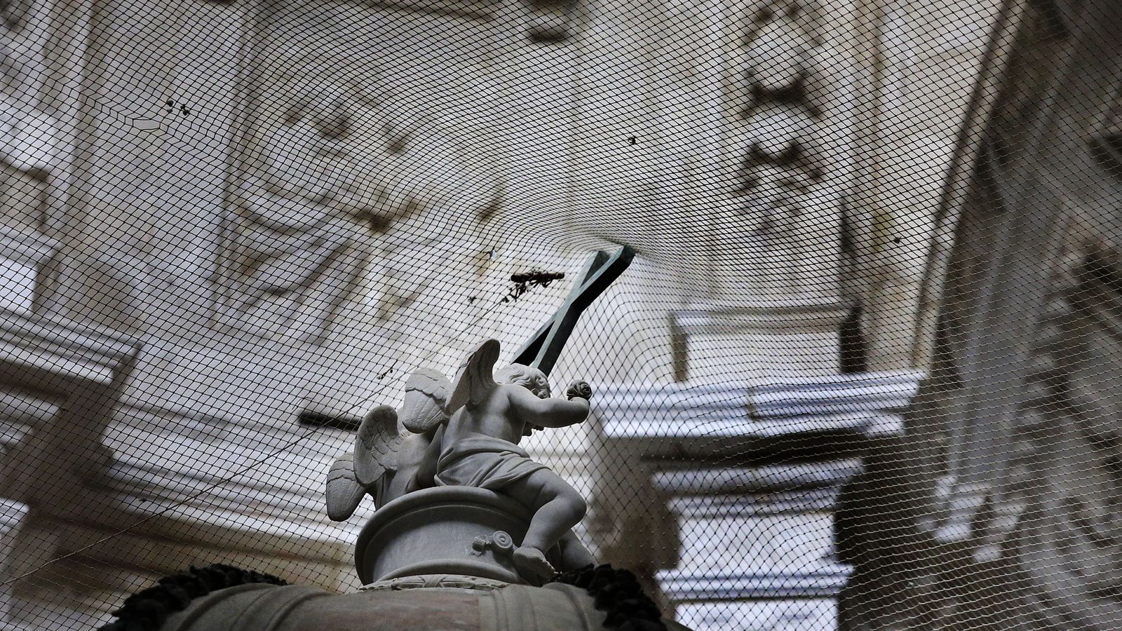 Redes de protección de la Catedral de Cádiz.