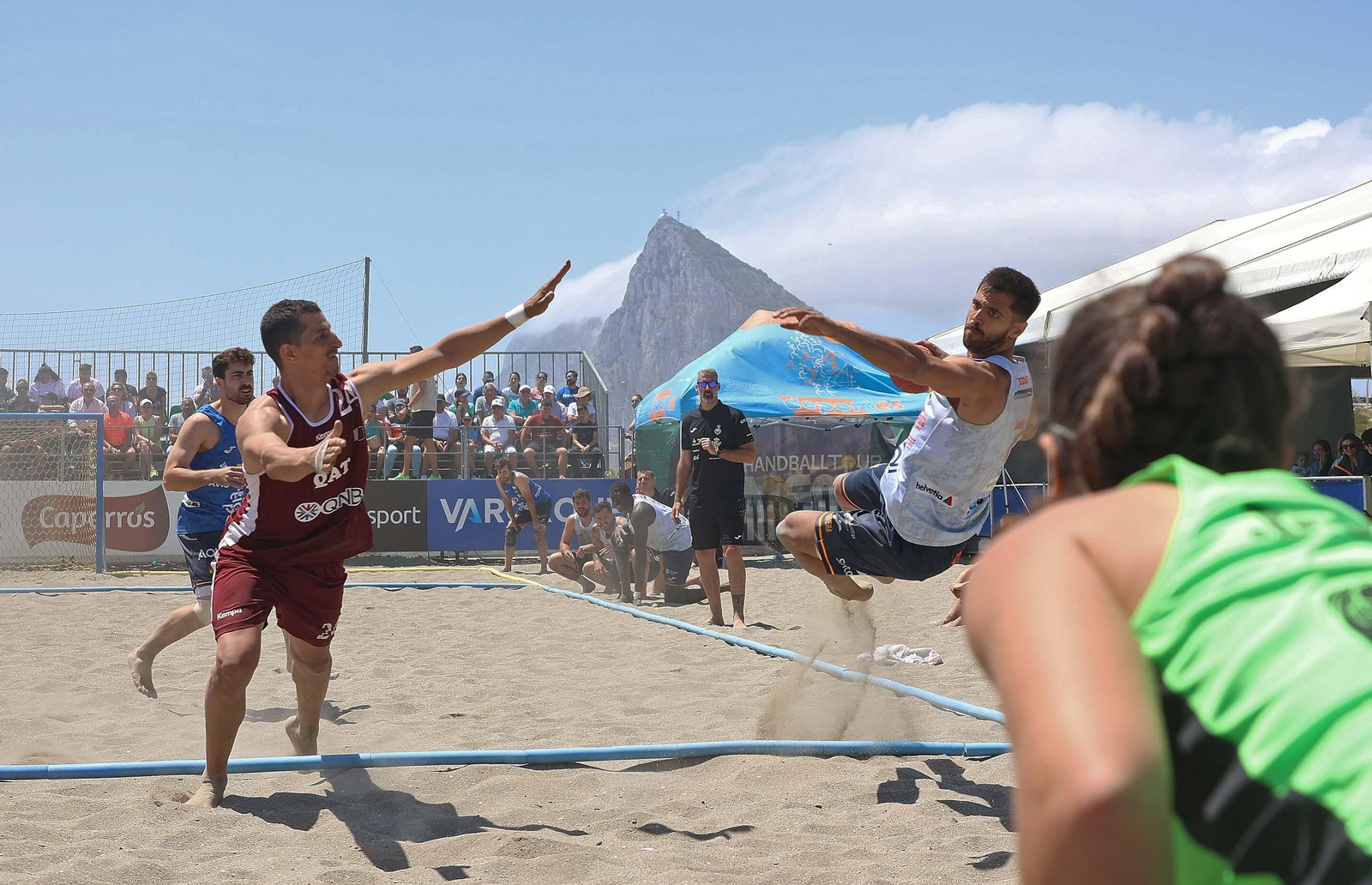 Fotos del domingo en el Internacional de España de balonmano playa de La Línea