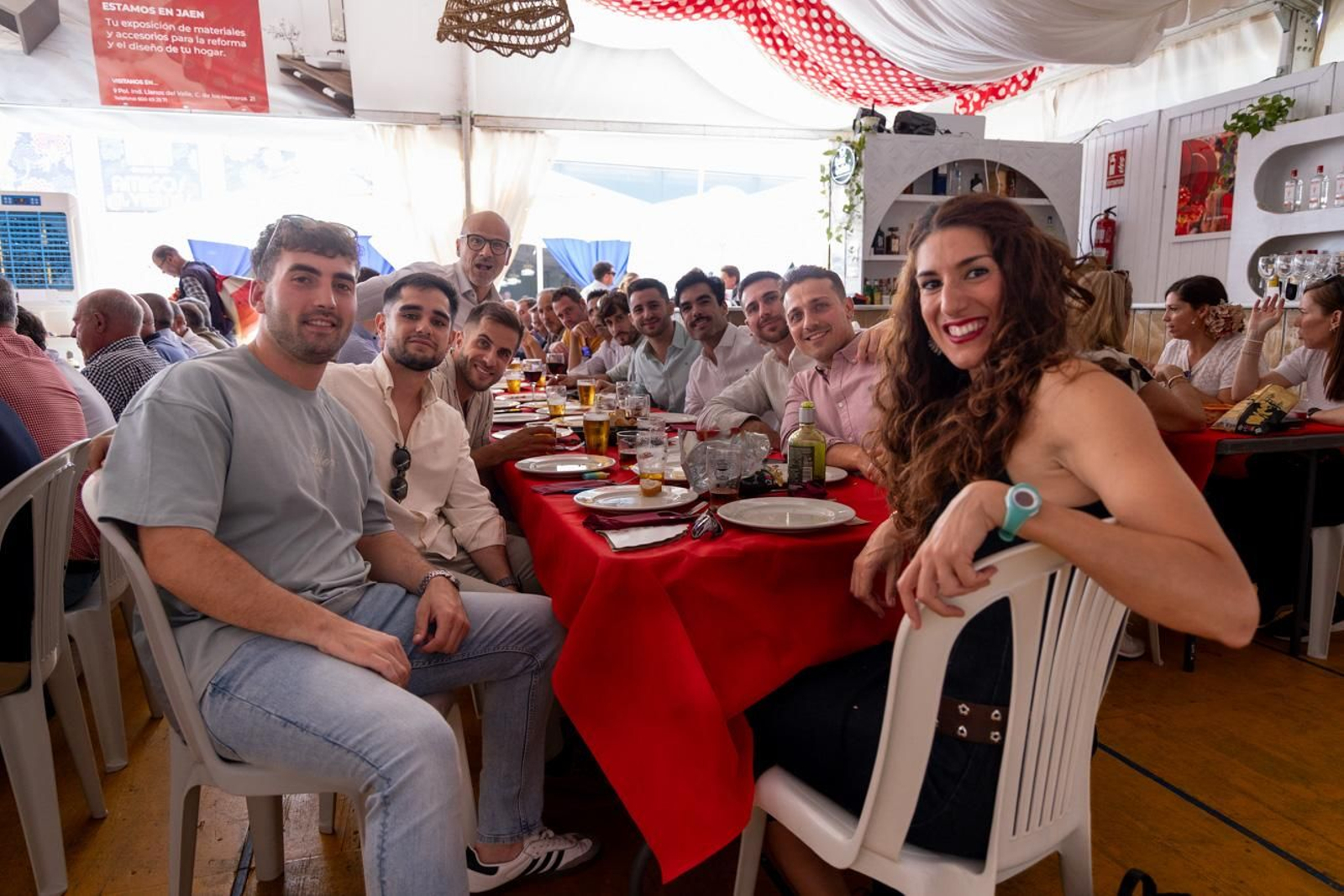 Las comidas de empresa se suceden en la Feria de San Lucas