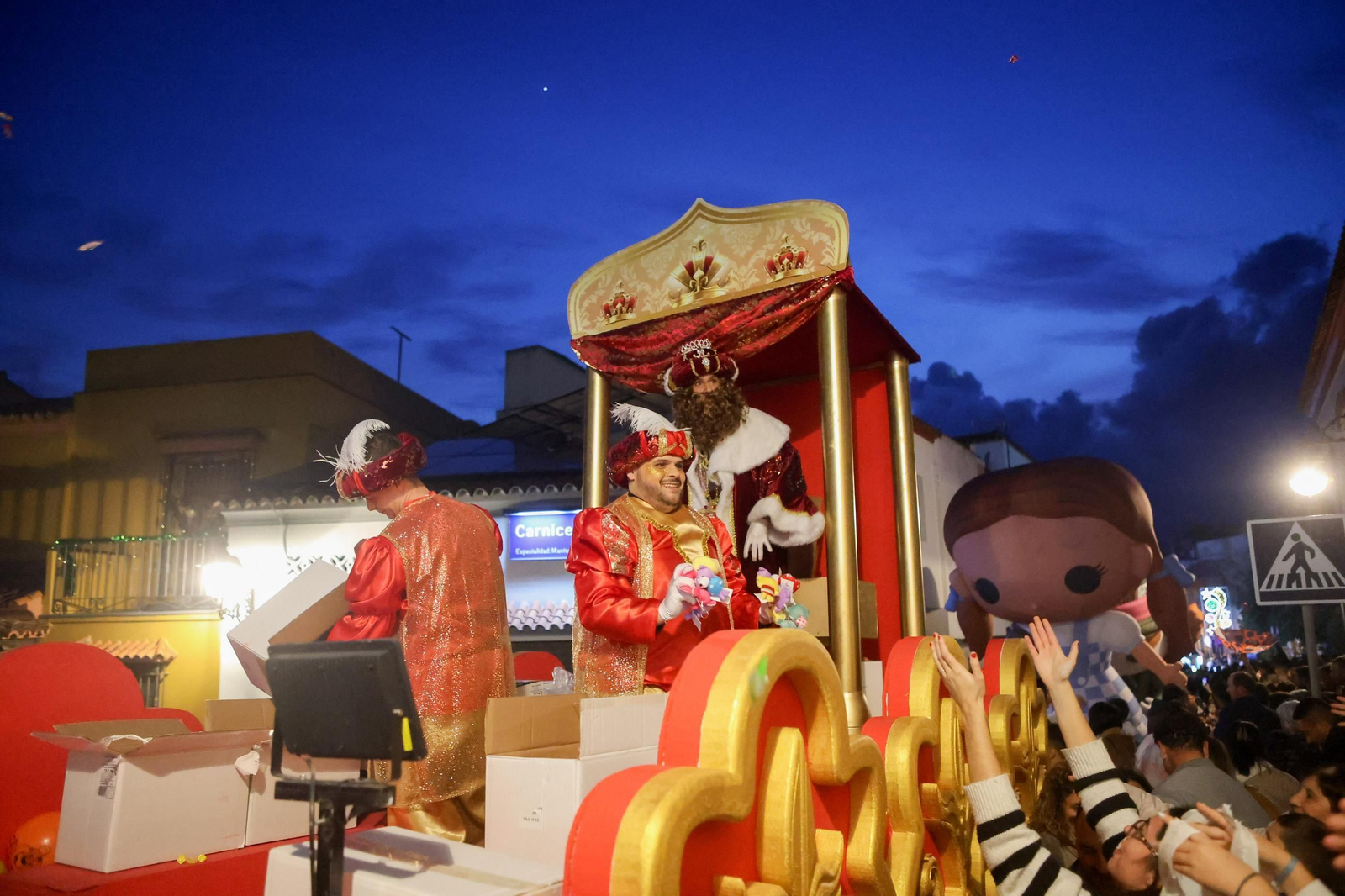 Fotos de la cabalgata de los Reyes Magos en Los Barrios