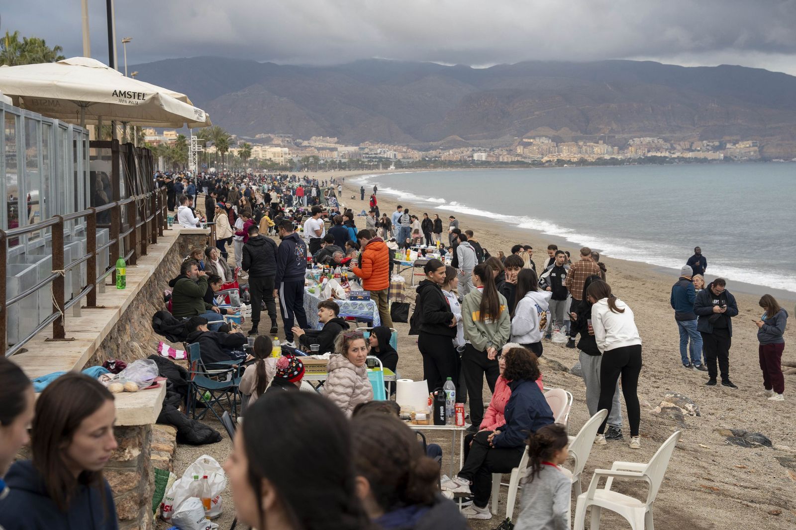 Las moragas reúnen a miles de personas en Roquetas para celebrar el final de año