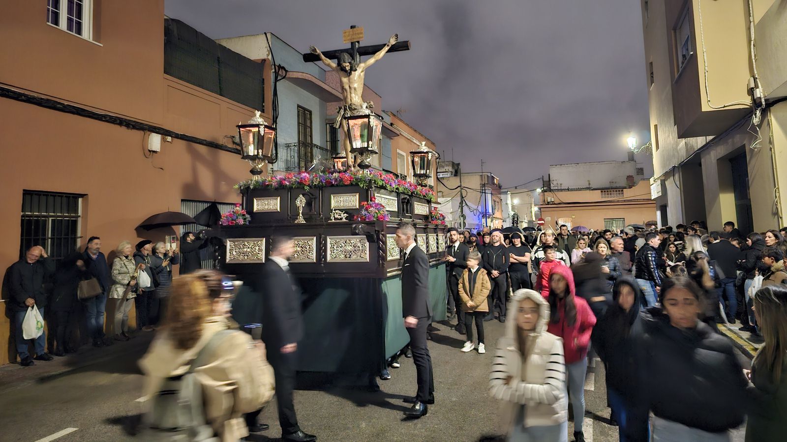 Fotos del Lunes Santo en La Línea: Cristo de la Esperanza y María Santísima de la Concepción (Silencio)