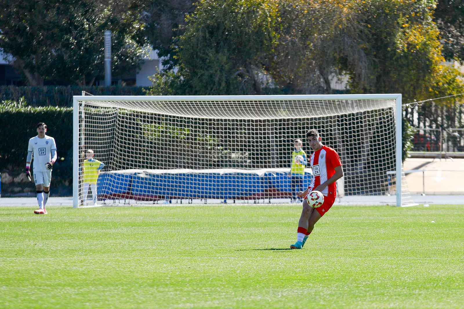Las imágenes de Segunda RFEF entre Almeria B y recreativo de Granada