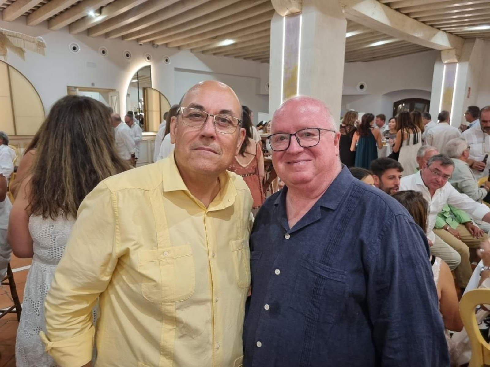 David Santos con Carlos Medina durante el festejo.