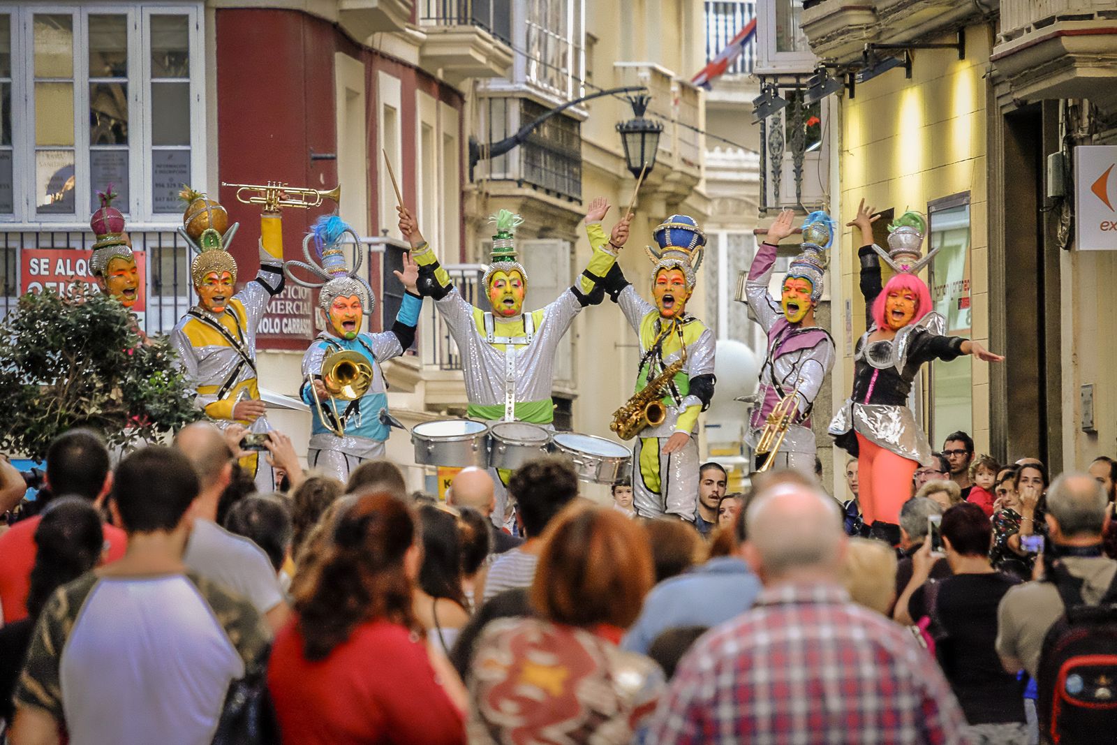 Un espectáculo callejero en el FIT de Cádiz, antes de la pandemia.