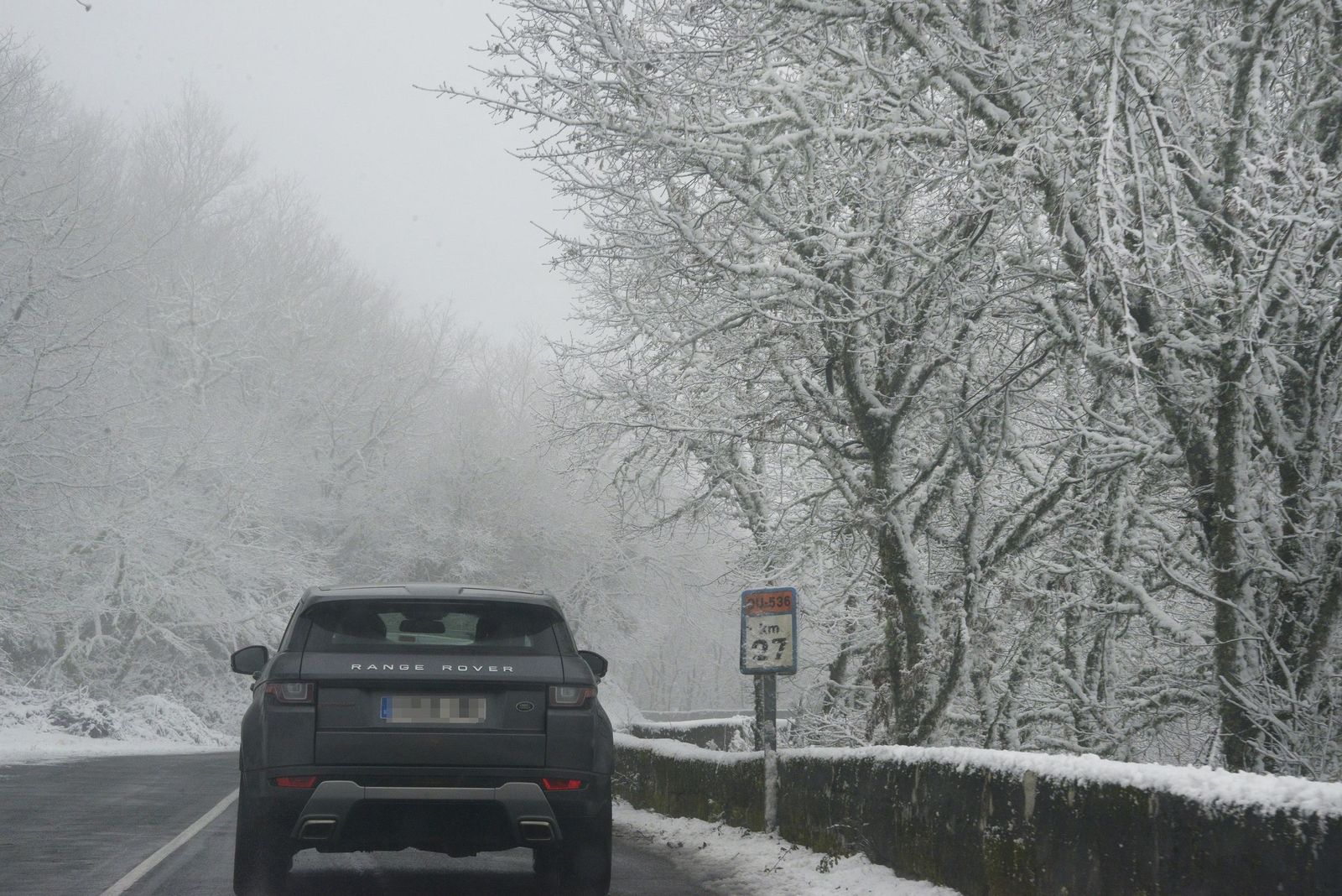 La nieve tiñe de blanco en norte de España