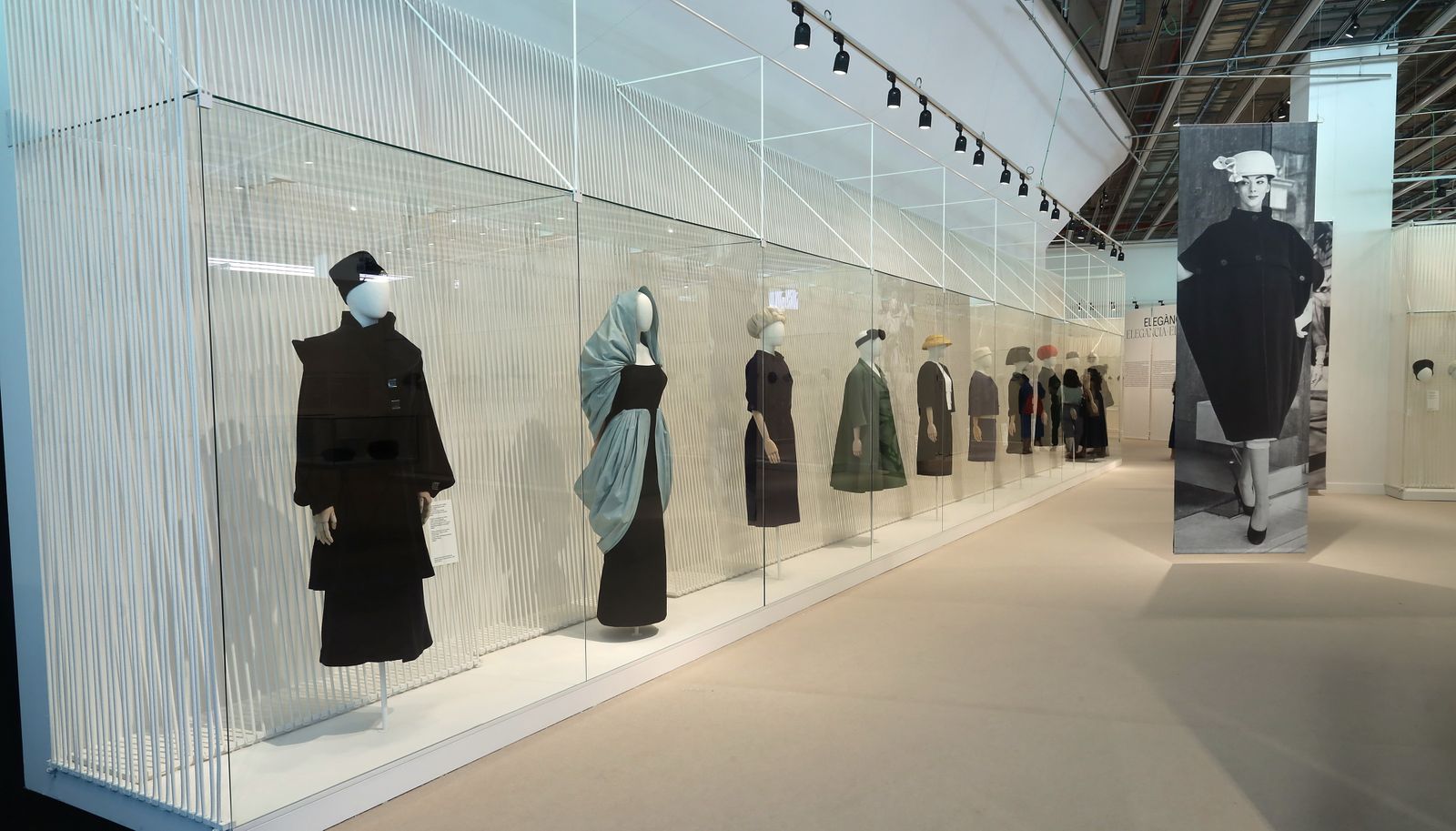 Panorámica de la muestra sobre Balenciaga que se inaugura este jueves.