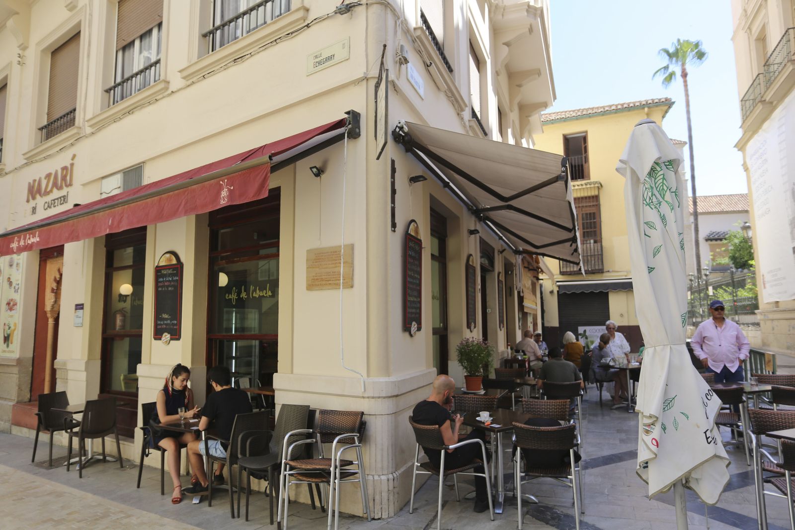 Fotos de los bares de Málaga, todavía a medio gas, en la recta final de la fase 3