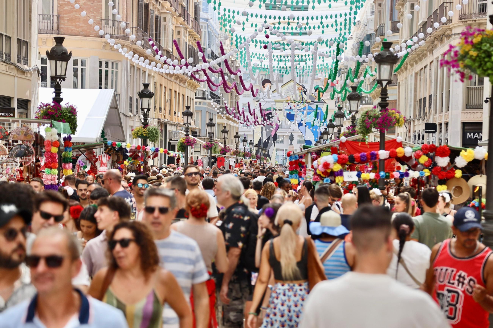 Una imagen del primer sábado de Feria de Málaga 2025 en calle Larios.
