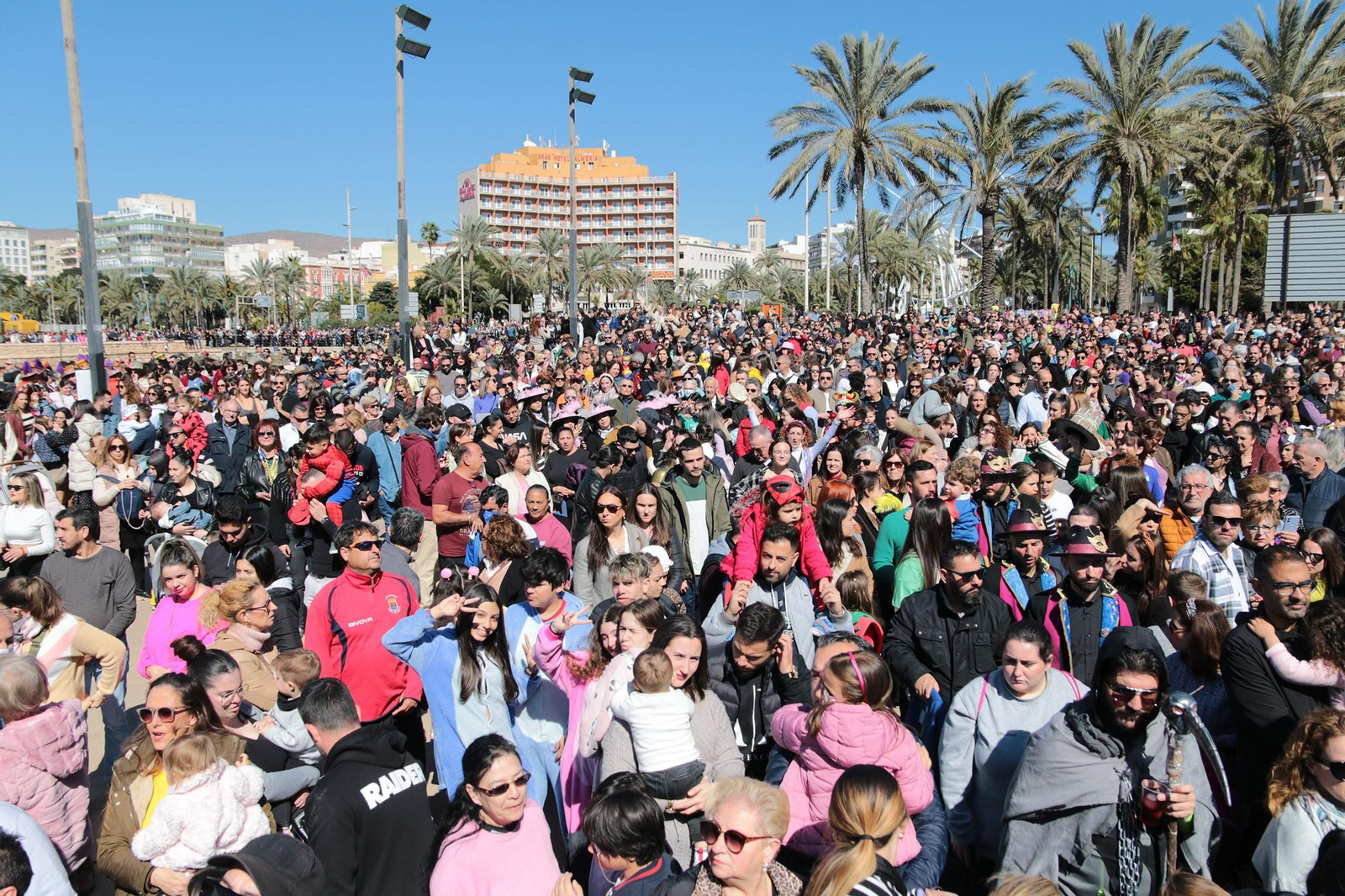 Las imágenes del Entierro de la Sardina de Almería