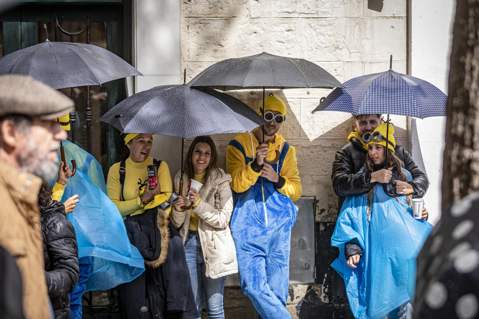 Las imágenes del segundo sábado de Carnaval de Cádiz 2025: Carrusel de coros bajo la lluvia