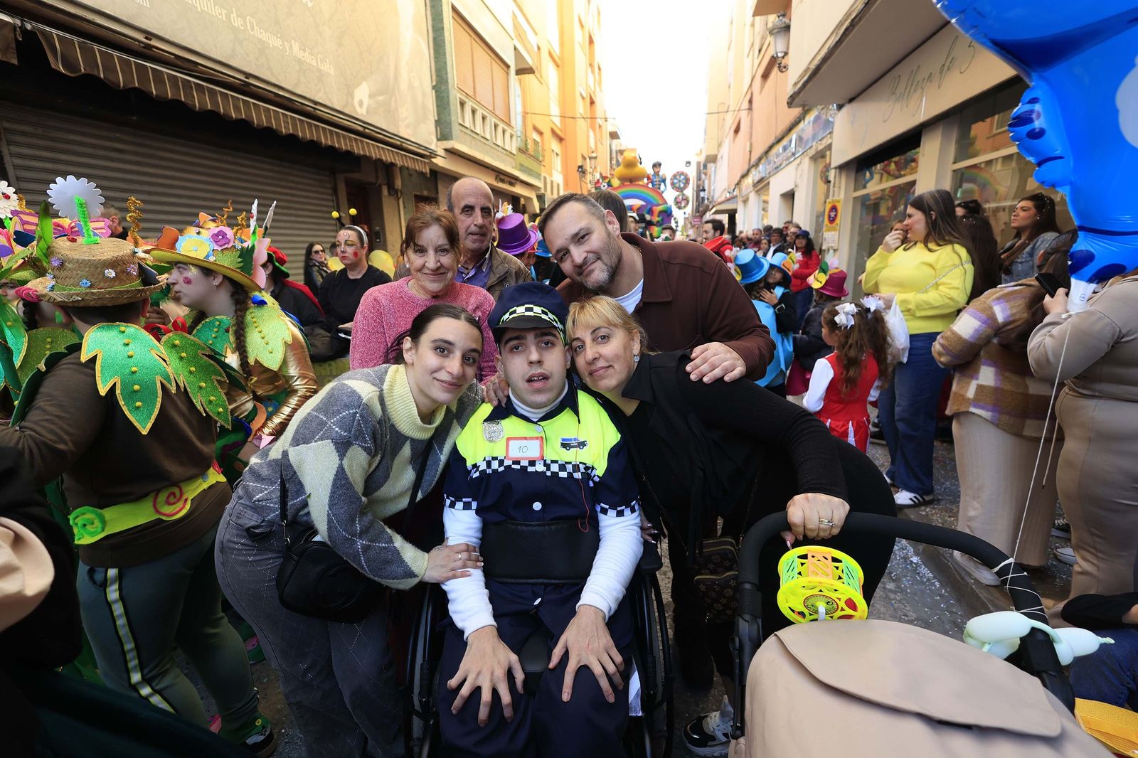 Búscate en las fotos de la cabalgata del Carnaval de La Línea 2026