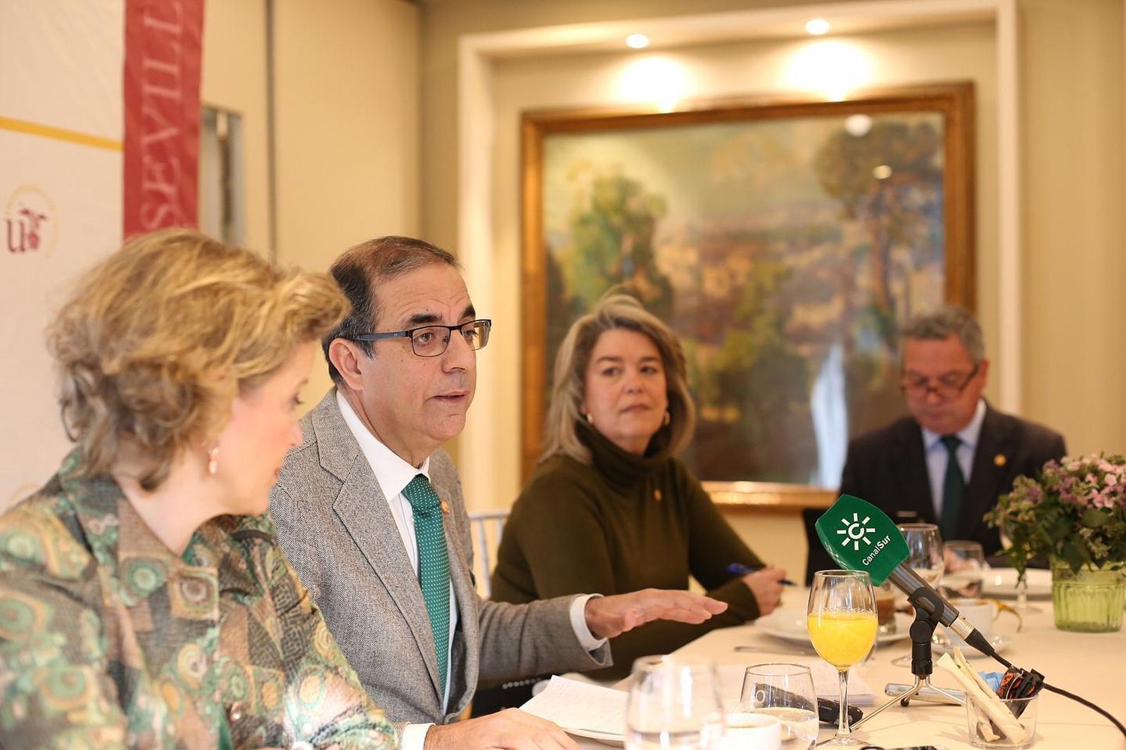 El rector de la Universidad de Sevilla, Miguel Ángel Castro, durante el desayuno informativo