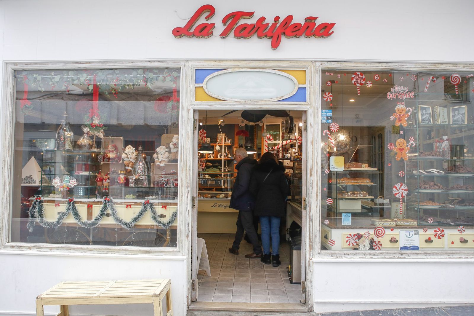 Fotos de la elaboración artesana del roscón de Reyes en la pastelería La Tarifeña