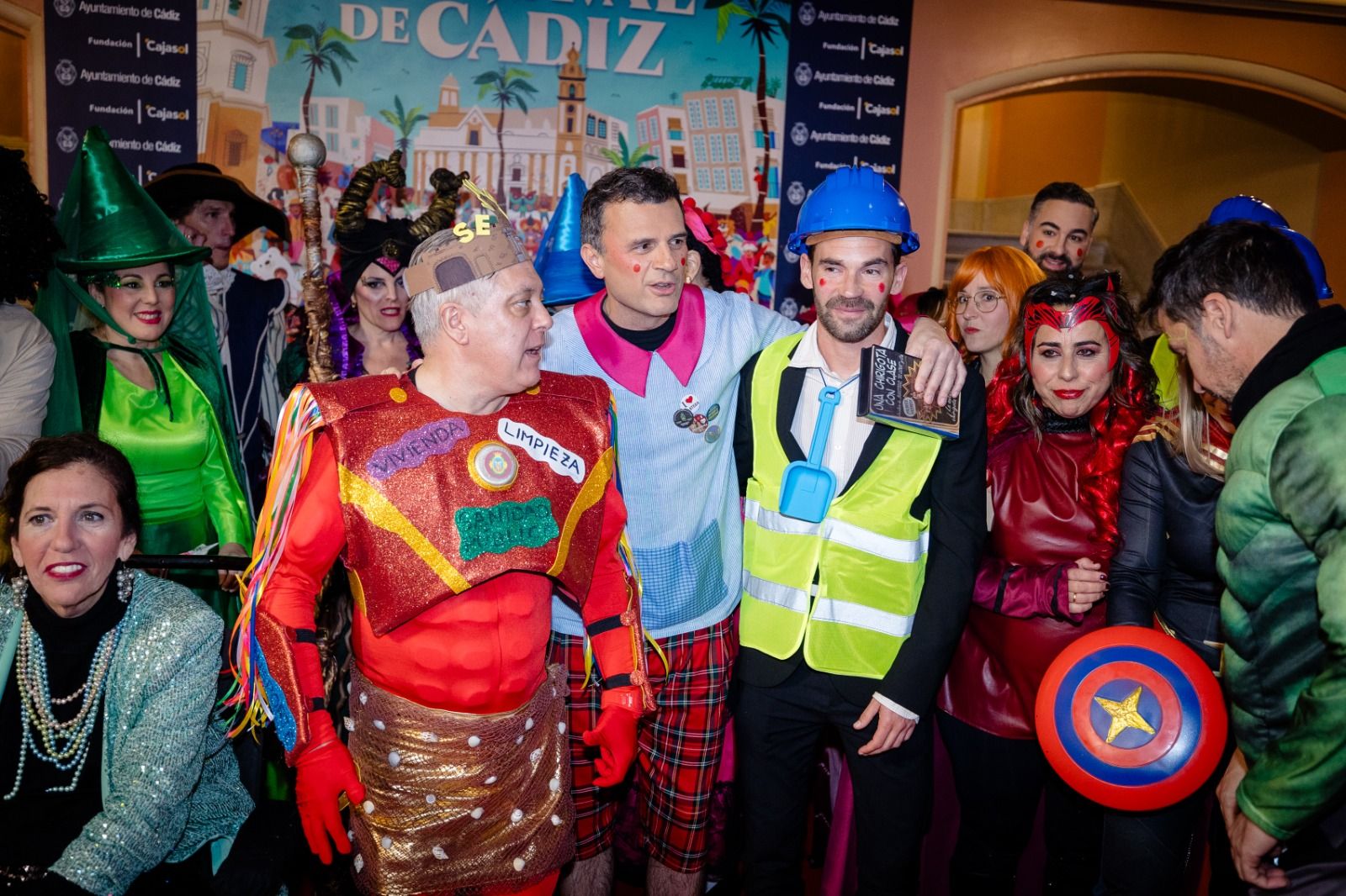 El alcalde de Cádiz, Bruno García, con los representantes de la oposición, Óscar Torres y David de la Cruz.