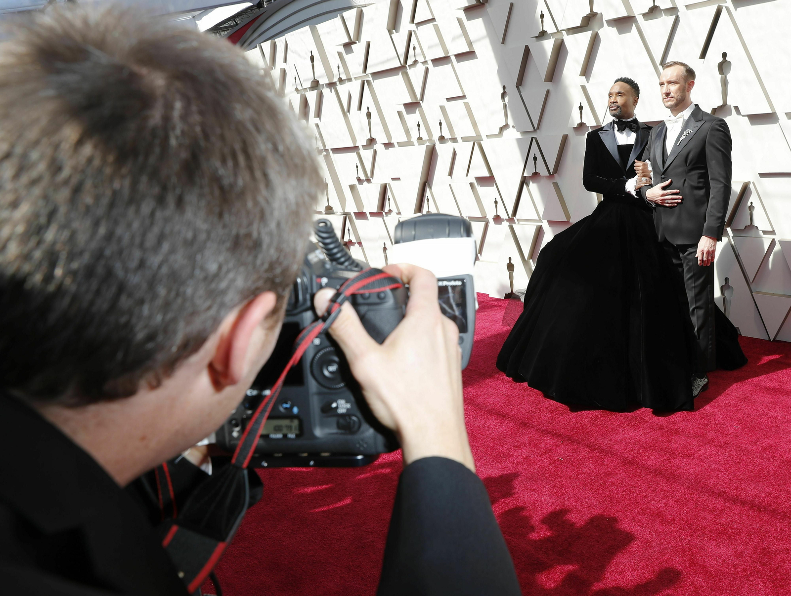 Billy Porter dejó a todos boquiabiertos con un esmoquin-vestido negro, muy elegante.