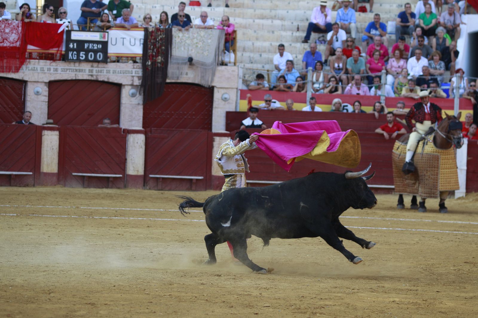 Imágenes de la corrida de toros del jueves en la Feria de Almería 2024