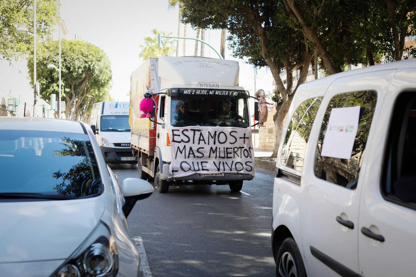 Los agricultores colapsan el puerto de Almería