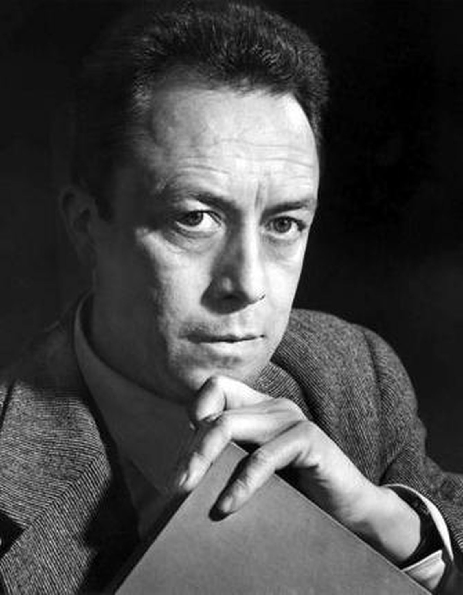 El escritor Albert Camus, todavía revisado casi medio siglo después de su muerte.