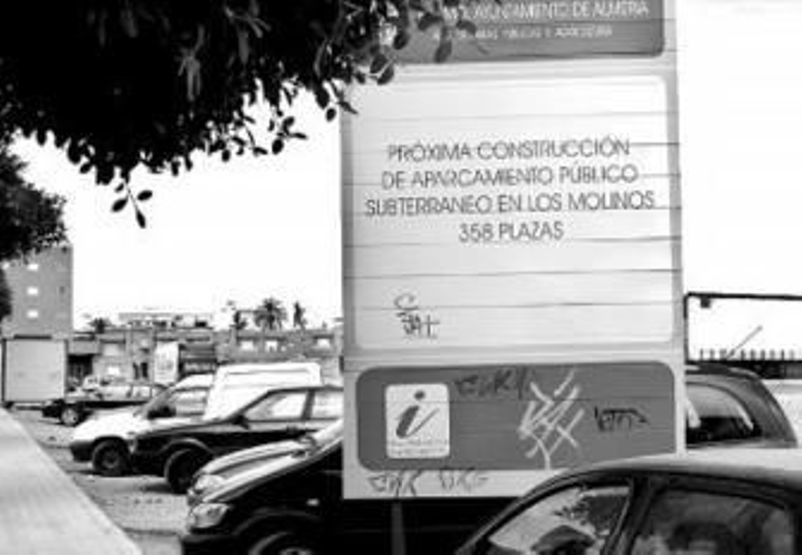 Cartel anunciador del futuro aparcamiento de Los Molinos.