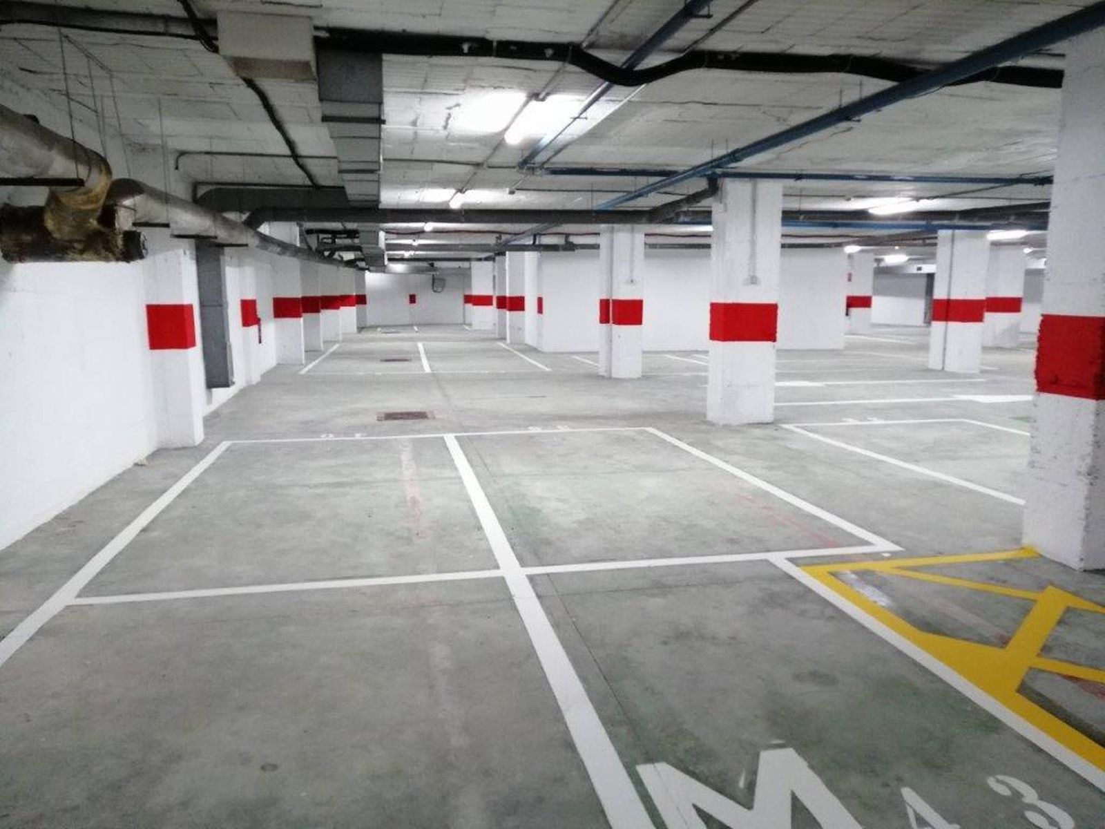 Aspecto actual de los aparcamientos subterráneos restaurados en la avenida de Molière