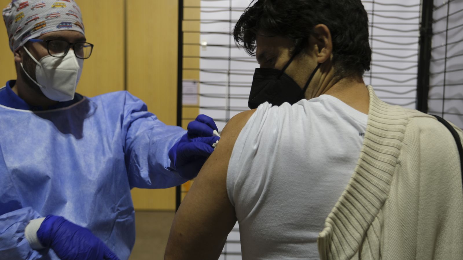 Se puede acceder en coche o a pie.