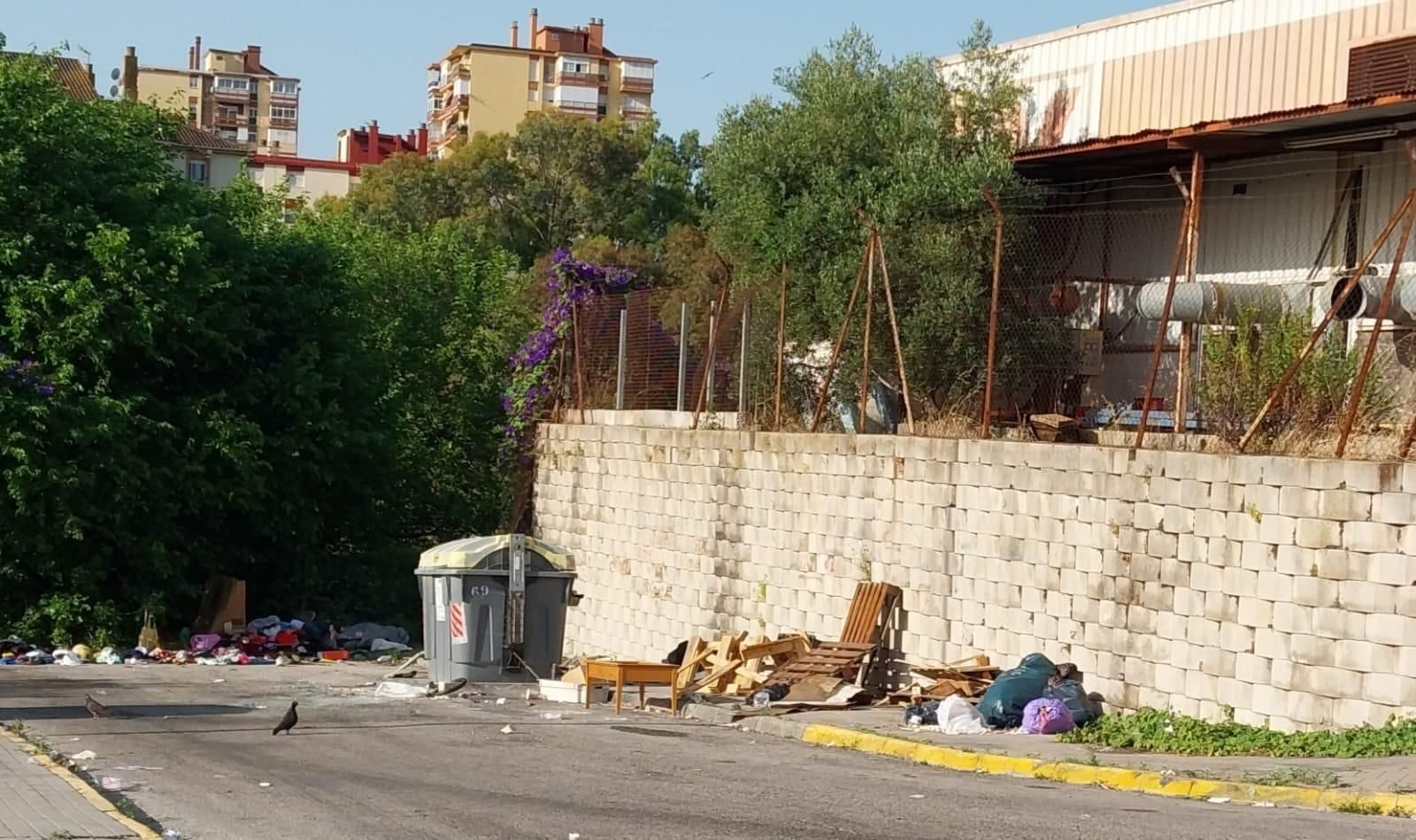 Las fotos de la acumulación de basura en La Ermita en Algeciras